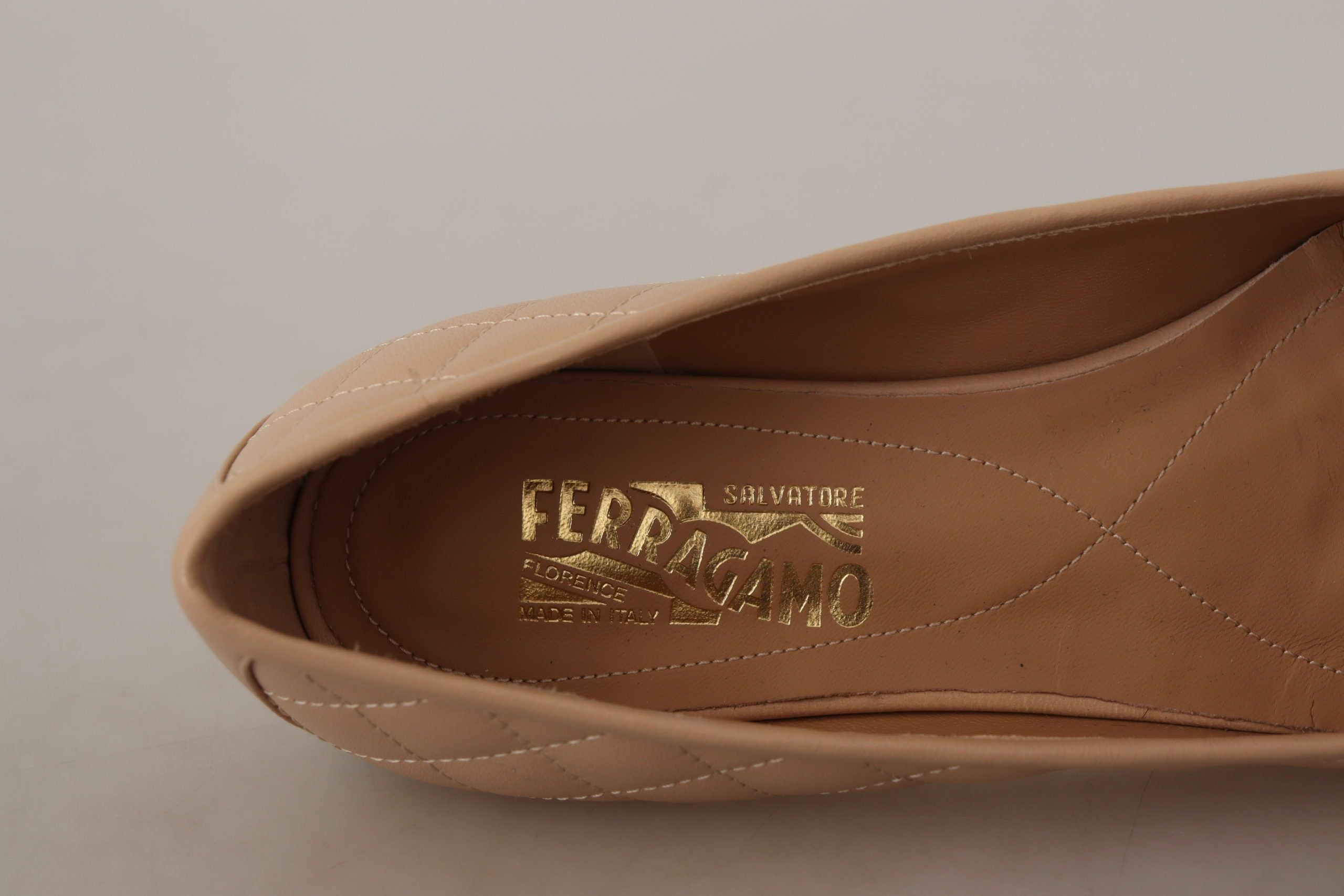 Salvatore Ferragamo Elegant Quilted Leather Flats - Chic Dual-Tone Design - ACCEXO