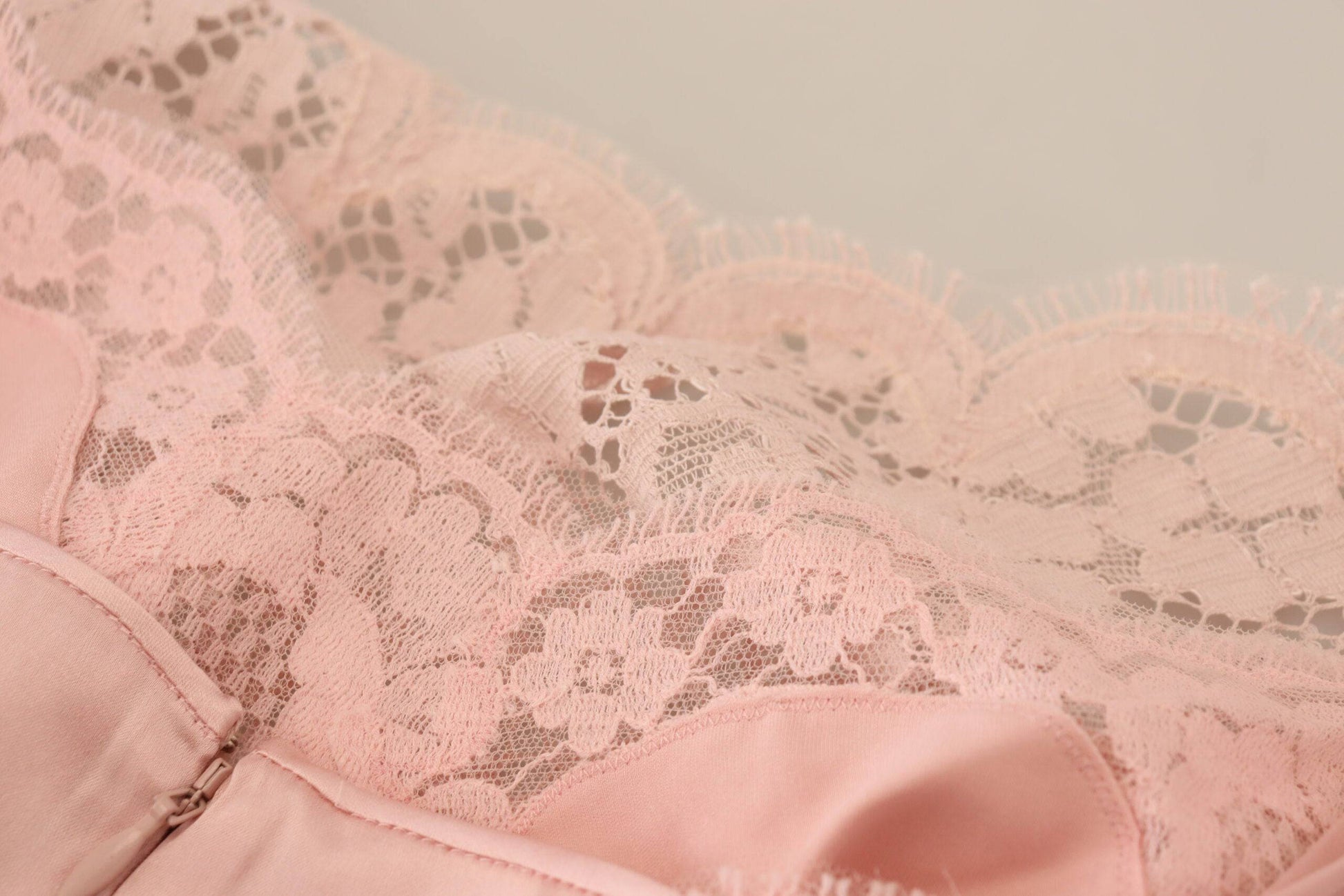 Dolce & Gabbana Elegant Sheer Lace Sleeveless Blouse in Pink - IT40|S