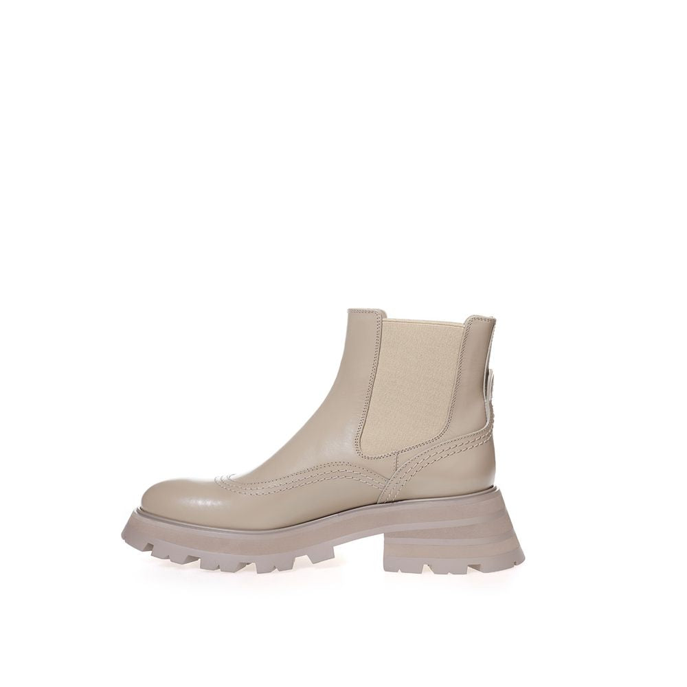 Alexander McQueen Chic Gray Leather Boots for Elegant Steps - ACCEXO