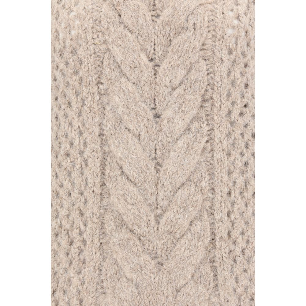 Knitted cable pattern on a luxurious Brunello Cucinelli sweater for stylish comfort