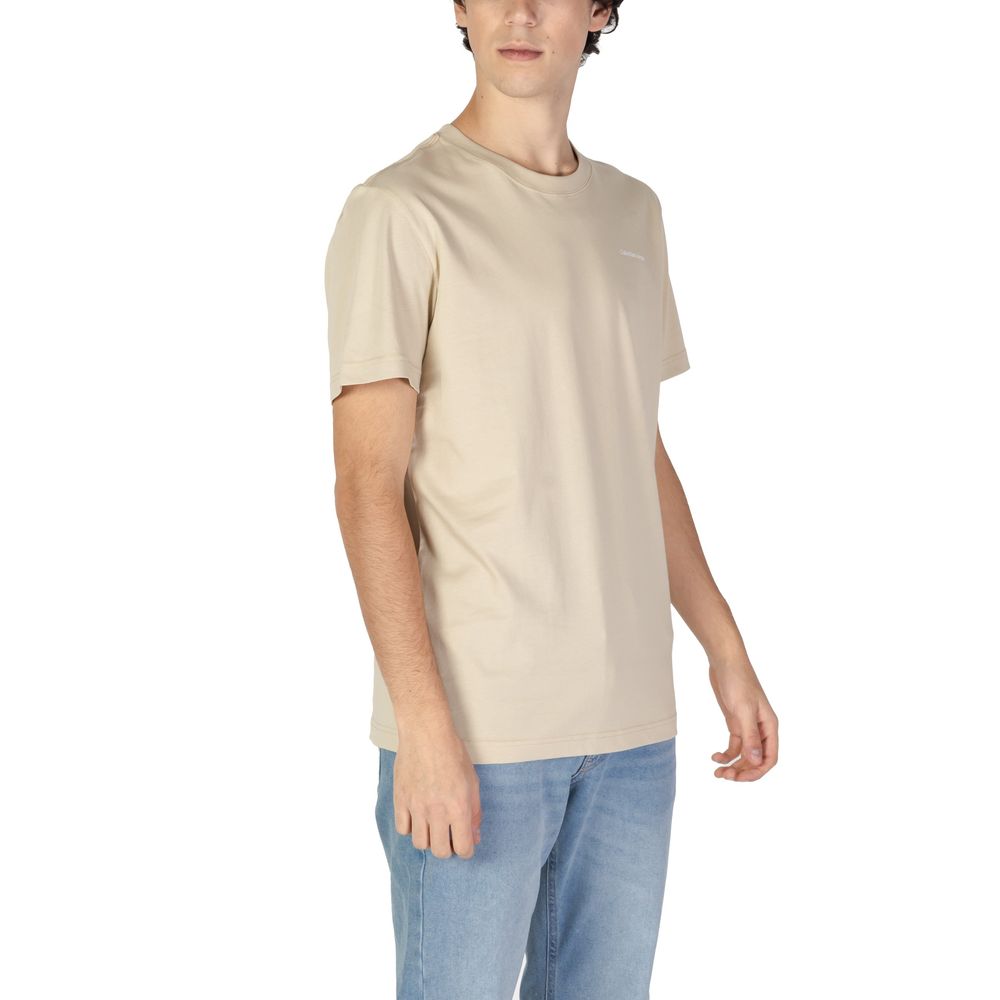 Man in a beige cotton t-shirt and blue jeans showcasing Calvin Klein Jeans Beige style