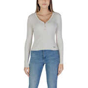 Woman’s long-sleeved V-neck Guess cream viscose top ideal for stylish casual wear